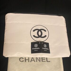 CHANEL GWP white Quilted Clutch